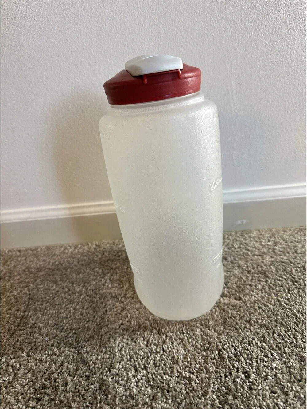 Rubbermaid MixerMate 1-Gallon Pitcher Red Top / White Spout USA Made